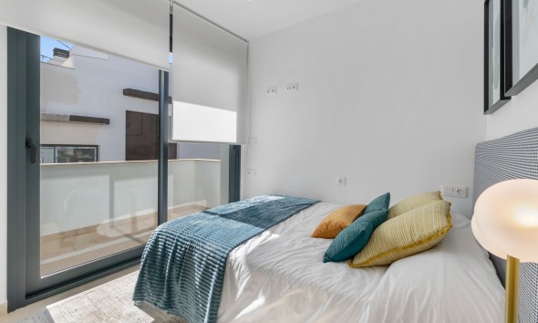 Obra nueva - Bungalow elevado - Torrevieja