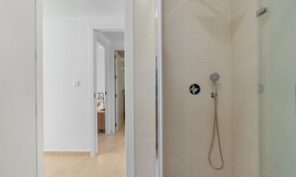 Obra nueva - Bungalow elevado - Torrevieja