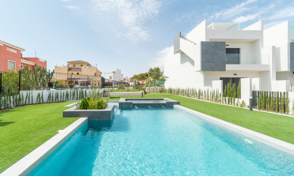 Neue Gebäude - Flach gelegener Bungalow - Torrevieja
