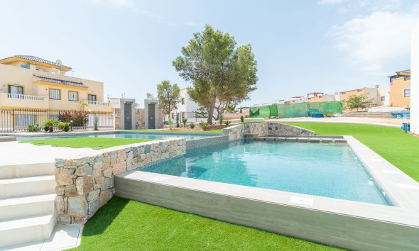 Neue Gebäude - Flach gelegener Bungalow - Torrevieja