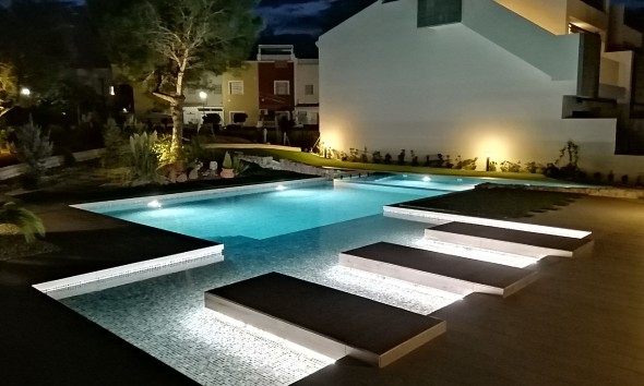 Neue Gebäude - Flach gelegener Bungalow - Torrevieja