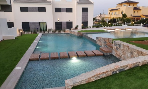 Neue Gebäude - Flach gelegener Bungalow - Torrevieja