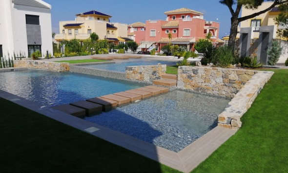 Neue Gebäude - Flach gelegener Bungalow - Torrevieja