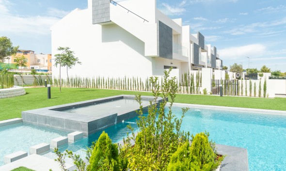 Neue Gebäude - Flach gelegener Bungalow - Torrevieja