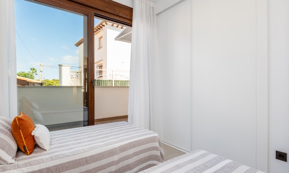 Neue Gebäude - Flach gelegener Bungalow - Torrevieja