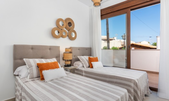 Neue Gebäude - Flach gelegener Bungalow - Torrevieja