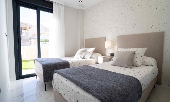 Obra nueva - Bungalow elevado - Pilar de la Horadada