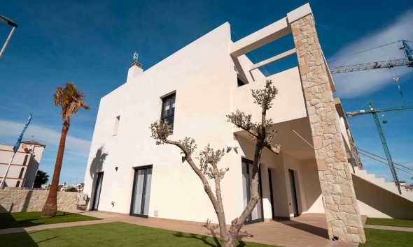 Obra nueva - Bungalow elevado - Pilar de la Horadada