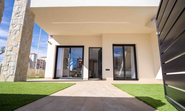 Obra nueva - Bungalow elevado - Pilar de la Horadada