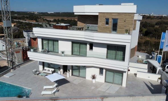Obra nueva - Villa / Chalet - Orihuela Costa