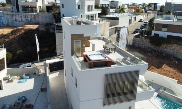 Obra nueva - Villa / Chalet - Orihuela Costa