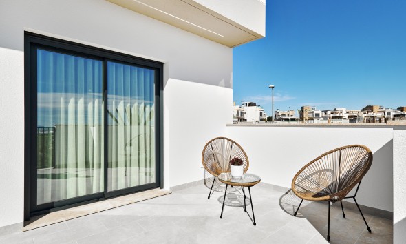 Neue Gebäude - Villa / Doppelhaushälfte - San Miguel de Salinas