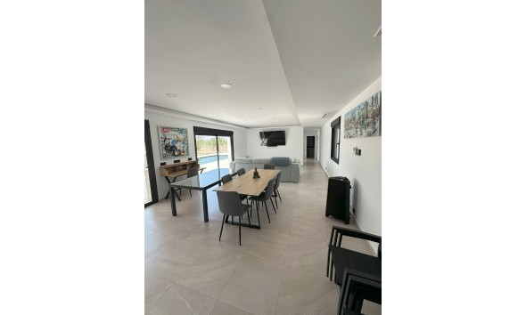 Obra nueva - Unifamiliar - Pinoso