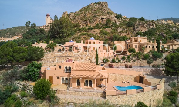 Resale - Villa / Semi-detached Villa - Turre