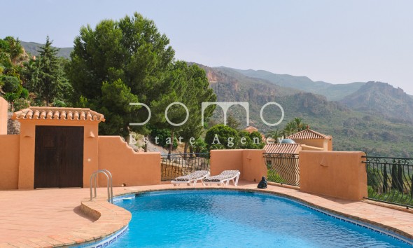 Resale - Villa / Semi-detached Villa - Turre
