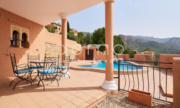 Resale - Villa / Semi-detached Villa - Turre
