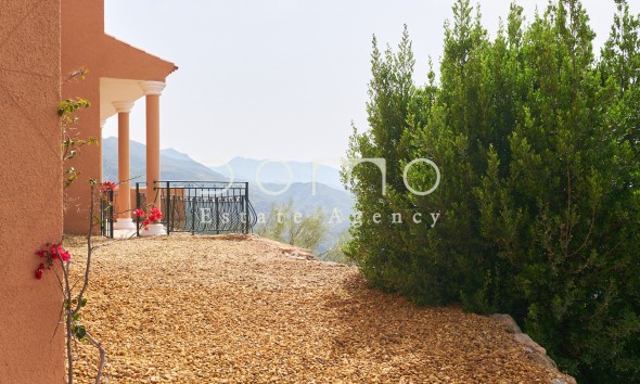 Resale - Villa / Semi-detached Villa - Turre