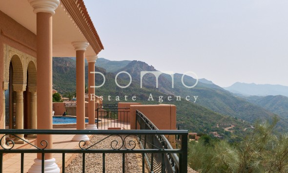 Resale - Villa / Semi-detached Villa - Turre