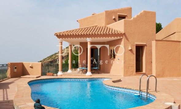 Resale - Villa / Semi-detached Villa - Turre