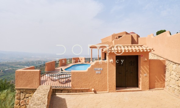 Resale - Villa / Semi-detached Villa - Turre