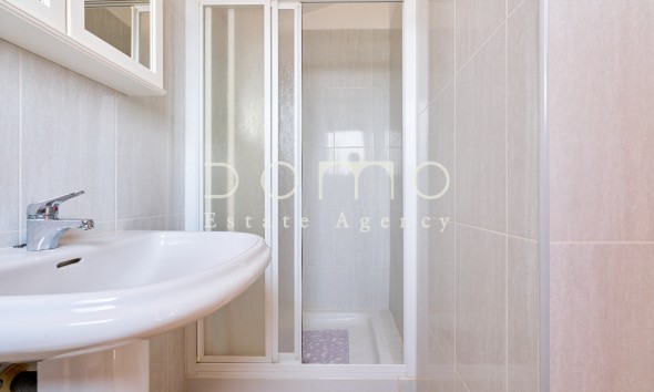 Resale - Villa / Semi-detached Villa - Turre