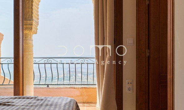 Resale - Villa / Semi-detached Villa - Turre