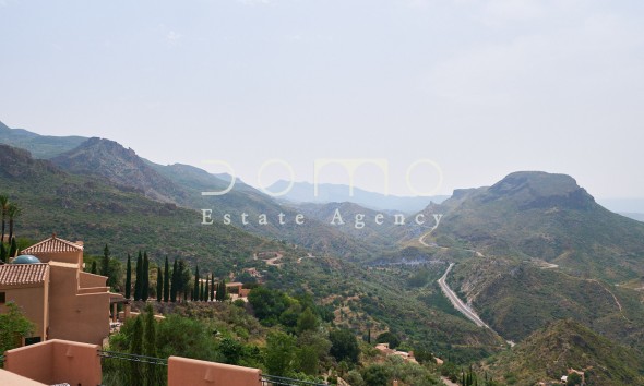 Resale - Villa / Semi-detached Villa - Turre