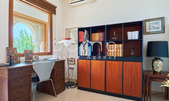 Resale - Villa / Semi-detached Villa - Turre