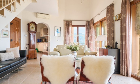 Resale - Villa / Semi-detached Villa - Turre