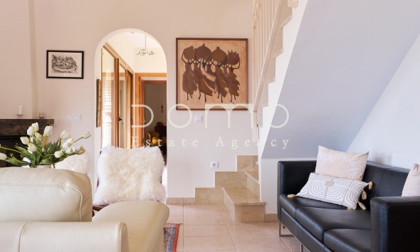 Resale - Villa / Semi-detached Villa - Turre