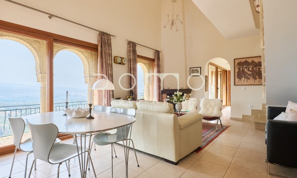 Resale - Villa / Semi-detached Villa - Turre