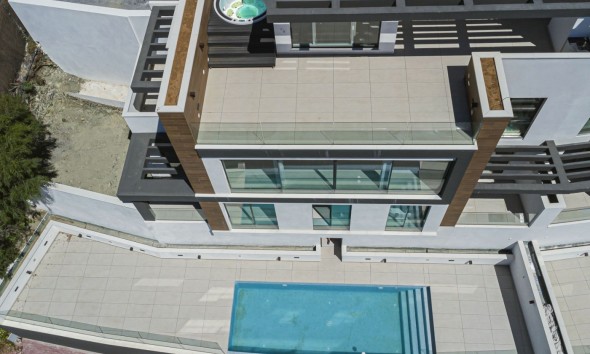 Neue Gebäude - Villa / Doppelhaushälfte - Benahavís