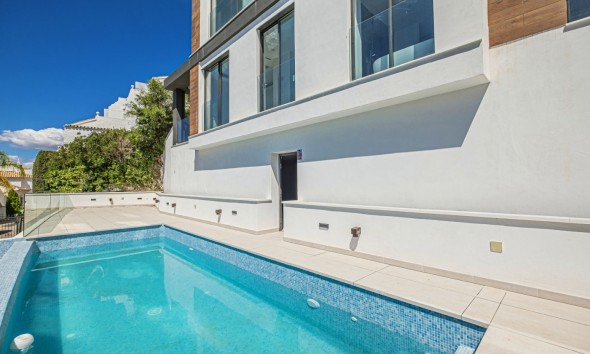 Neue Gebäude - Villa / Doppelhaushälfte - Benahavís