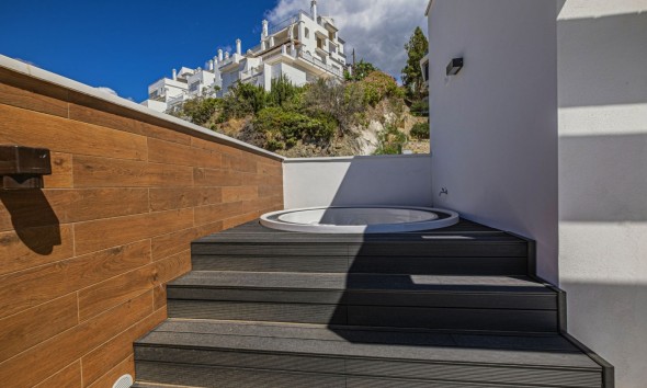 Neue Gebäude - Villa / Doppelhaushälfte - Benahavís