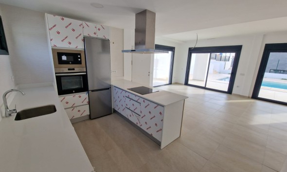 Obra nueva - Villa / Chalet - Manilva